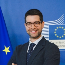 Carlos Álvarez